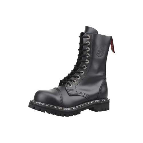 Bota negra alta con cordones y suela gruesa.