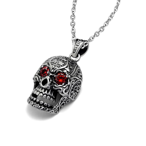 Collar calavera metálica con ojos rojos decorativos.