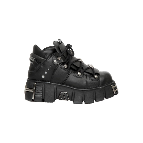Botas plataforma negras con detalles metálicos